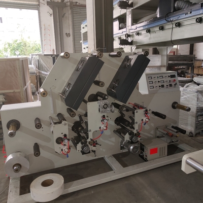De de Drukmachine van hoge snelheidsflexo voor Maximumefficiency, Drukkleur is whitle, Band, Kraftpapier-document, inkt