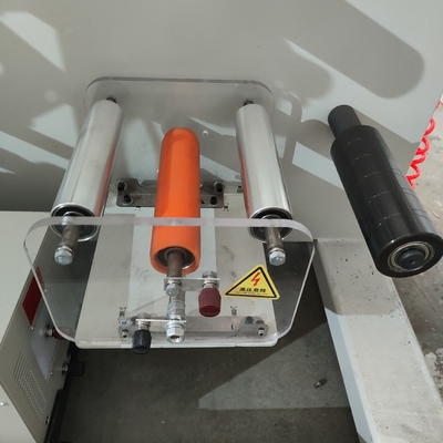 De de Drukmachine van hoge snelheidsflexo voor Maximumefficiency, Drukkleur is whitle, Band, Kraftpapier-document, inkt