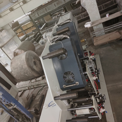 De de Drukmachine van hoge snelheidsflexo voor Maximumefficiency, Drukkleur is whitle, Band, Kraftpapier-document, inkt