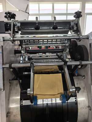 CMYK Flexo Printer Papieren Boodschappentas Machine 50Hz 60Hz Voeding Totaal Vermogen 15 KW Geschikt voor Grootschalige Verpakking