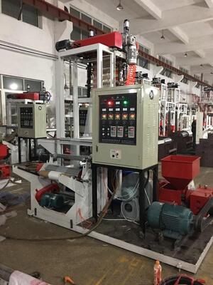 Diameter van de schroef 55 mm 2 of 65 mm 2 mm Film Extruder Machine Totaal vermogen 11-21kw Extrusiekapasiteit 100 tot 500 kg h voor Plastic Film Extrusion