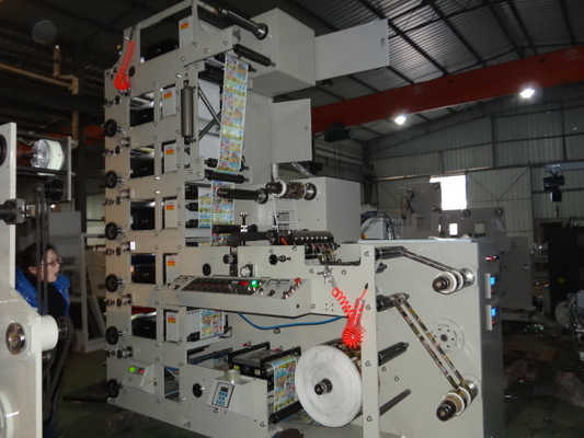 De Drukmachine van Flexo van het hoge snelheidsetiket met Matrijzen Scherp Systeem, 220V/380V/Customize-Voltage, de Brutomacht van 30kw