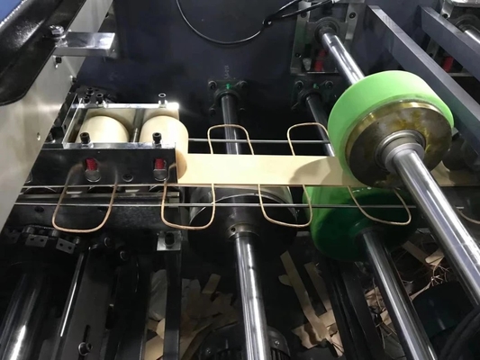 Het Document van hoge snelheidskraftpapier Zak die tot Machine maken 300 PCs/min, Verdraaid Document Kabelhandvat die Machine maken
