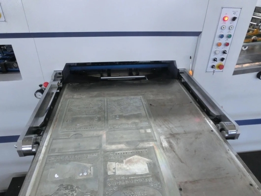 Commerciële Automatische het In reliëf maken Machine 1050x750mm 5500shipping en behandeling - 7000shipping en behandeling