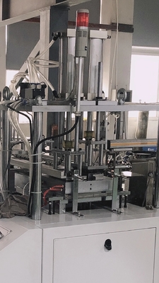 Hoge efficiëntie pneumatische papieren draagtas die machine maakt # 20-35 m / min (afhankelijk van het uiterlijk van de papieren doos) Productiesnelheid
