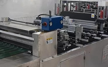 Hoge snelheidszak die Machine 20pcs/Min PE het Document van Kraftpapier Luchtbelkoerier Mailer maken
