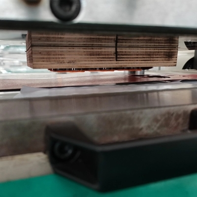 1500kg maak de Snijmachine van de Filmmatrijs 200times/Min Screen Protective vuurvast