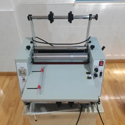 OPP 900mm Scheurende Rewinder-Machine 5m/Min Nonweaving Film Laminating
